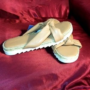 NWY size 7.5 memory foam slide sandal with heavy duty sole